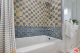 5460 Noble Avenue - Photo 36