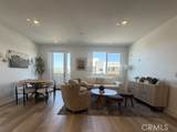 402 W Grand - Photo 2