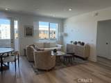 402 W Grand - Photo 3