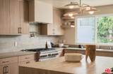 18 Voyage Street - Photo 2