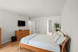 4915 Tyrone Avenue - Photo 18