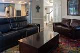 123 La Salle - Photo 50