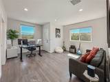 946 Warwick - Photo 34