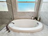 946 Warwick - Photo 46