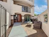 946 Warwick - Photo 5