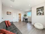 946 Warwick - Photo 36