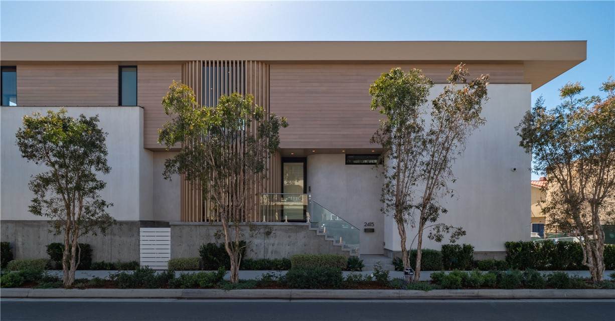 2415 Manhattan Avenue - Photo 1