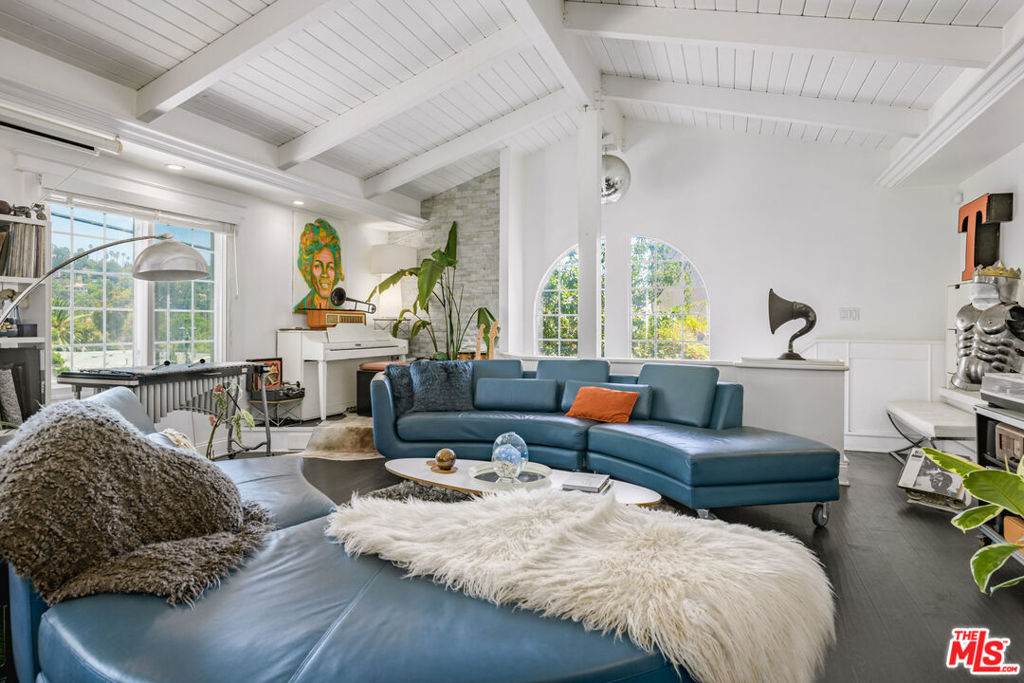 2225 Cahuenga Boulevard - Photo 1