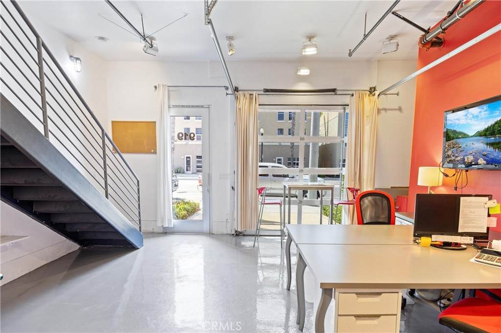 919 Santa Ana Boulevard - Photo 1