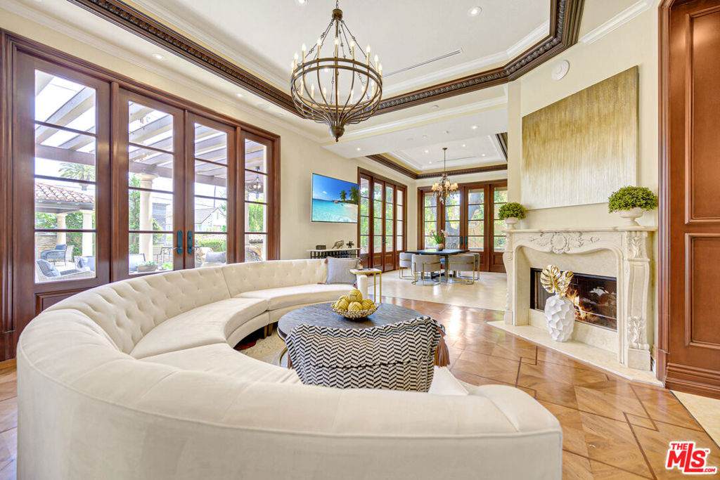 614 Palm Drive - Photo 1