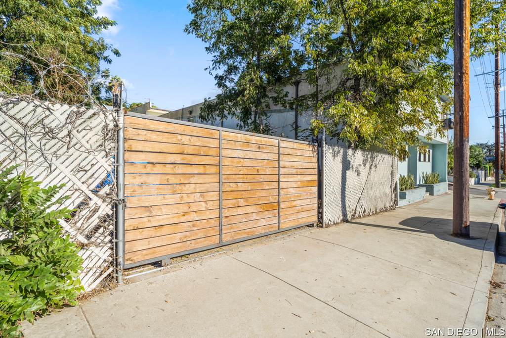 6732 Figueroa St - Photo 1