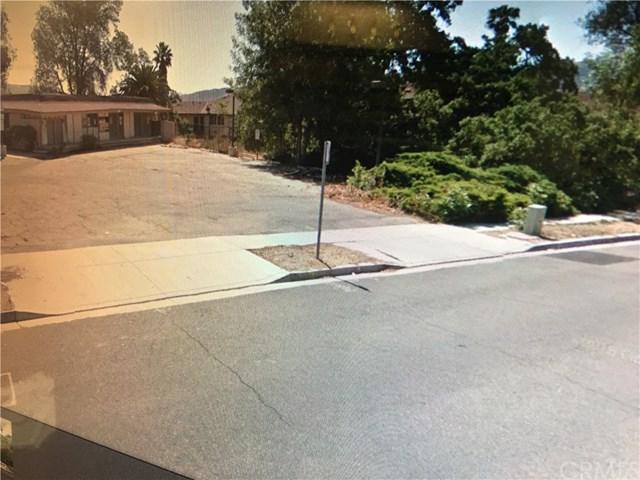 950 Warwick - Photo 1