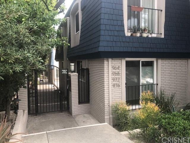 964 Larrabee Street - Photo 1