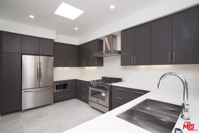120 Granville - Photo 1