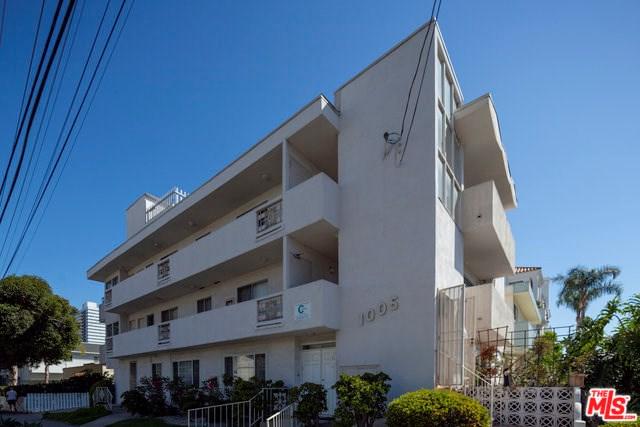 1005 Barrington Avenue - Photo 1