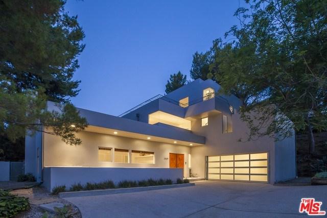 2501 Banyan Drive - Photo 1