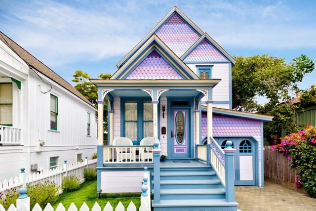 718 Grove Street - Photo 1