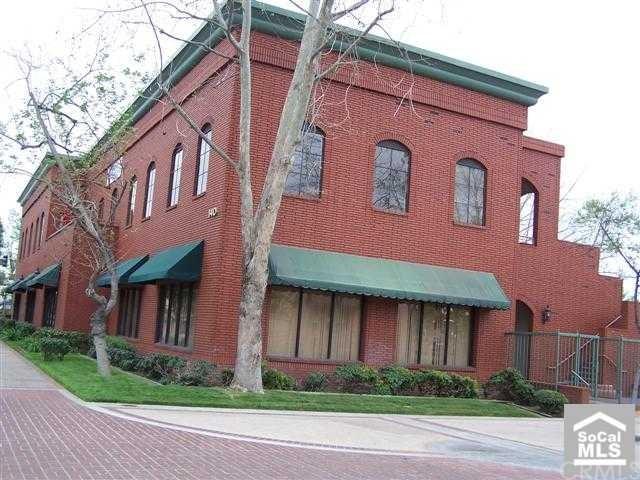 140 Commonwealth - Photo 1