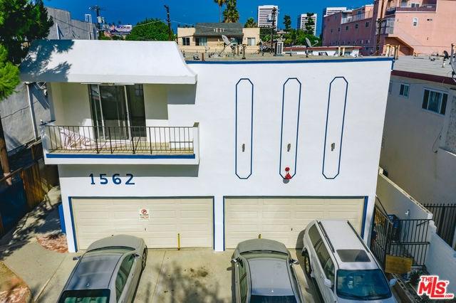 1562 Barry Avenue - Photo 1