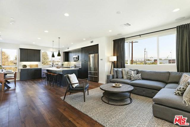 13113 Victory Boulevard - Photo 1