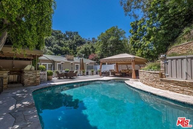 1806 Beverly Glen - Photo 1