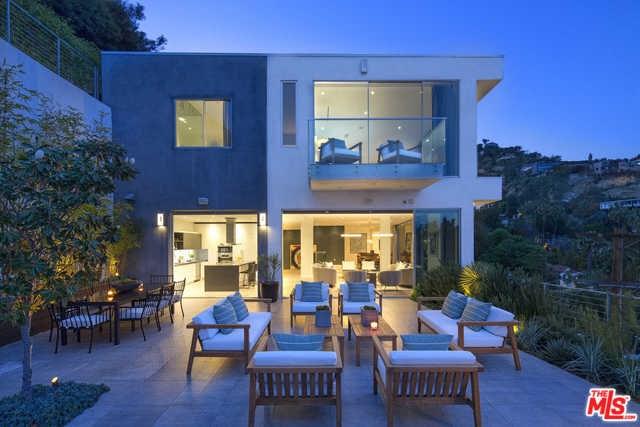 8613 Hollywood - Photo 1