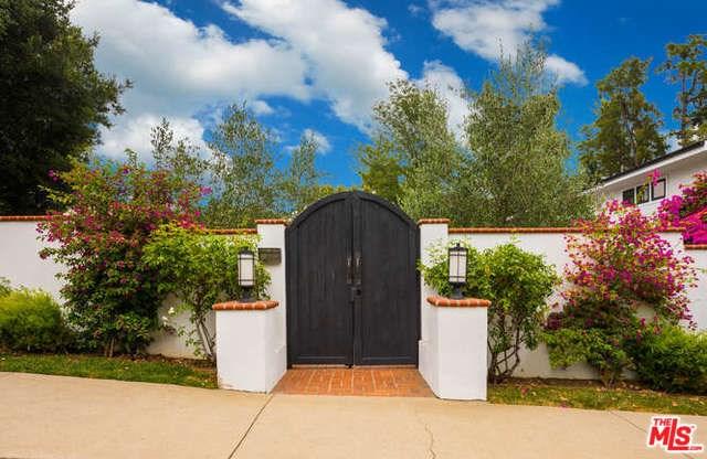 4424 Petit Avenue - Photo 1