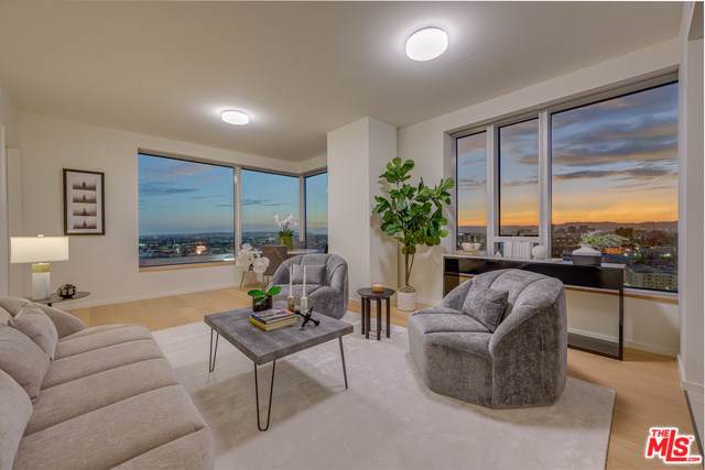 889 Francisco Street - Photo 1