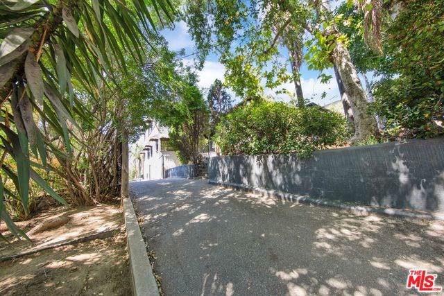 2822 Waverly Drive - Photo 1