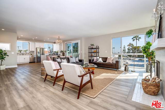 520 Montana Avenue - Photo 1