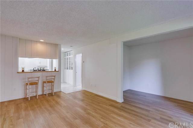 1030 W. Macarthur Boulevard - Photo 1