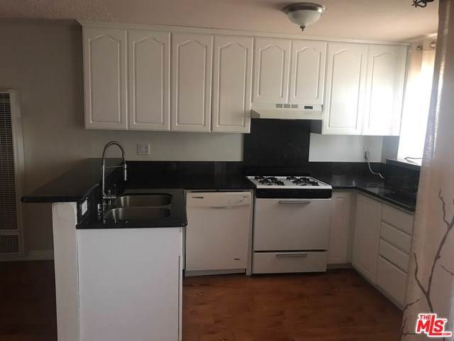 18530 Hatteras Street - Photo 1