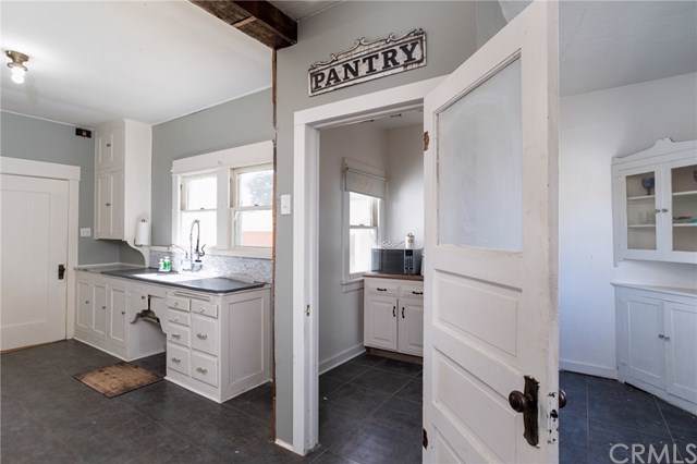 1520 S. Thompson - Photo 1