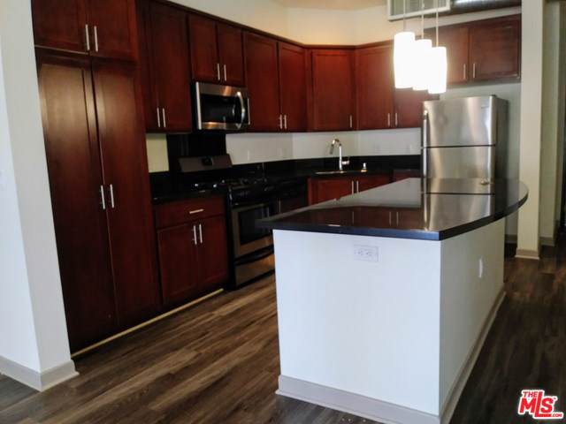 407 7TH Street - Photo 1