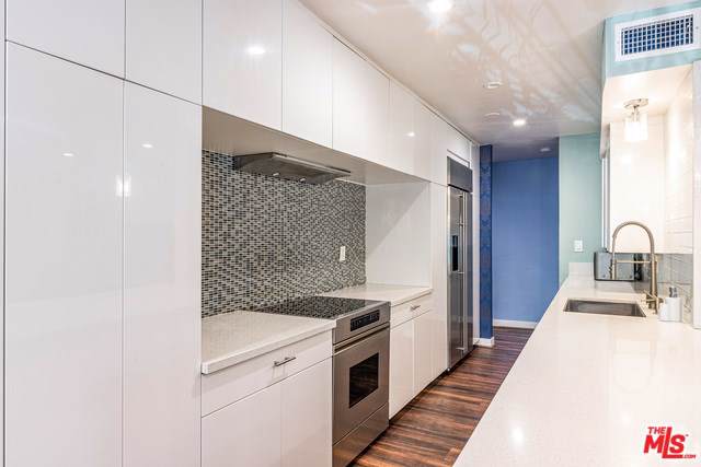 1045 Kings Road - Photo 1