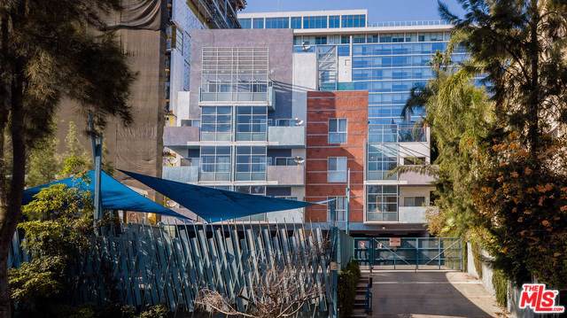 8455 De Longpre Avenue - Photo 1