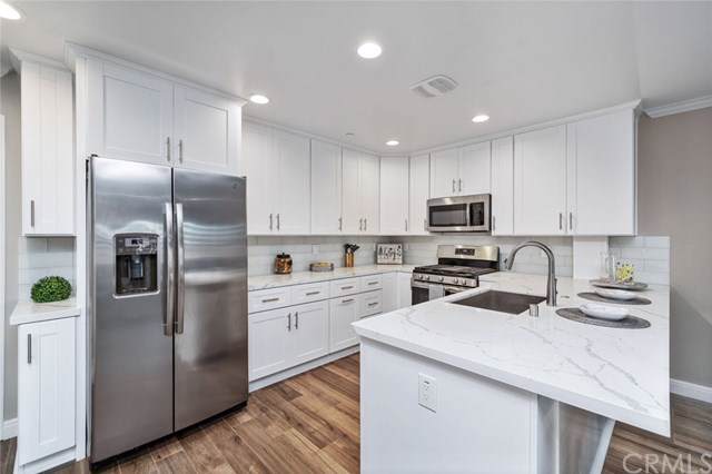 16408 Valencia - Photo 1
