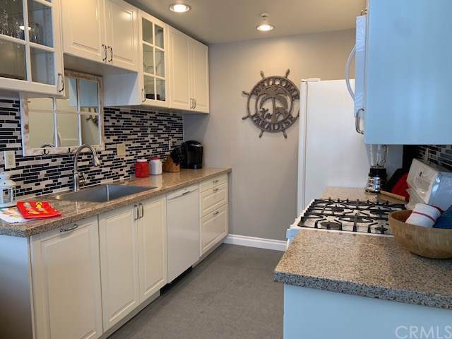 565 Esplanade - Photo 1
