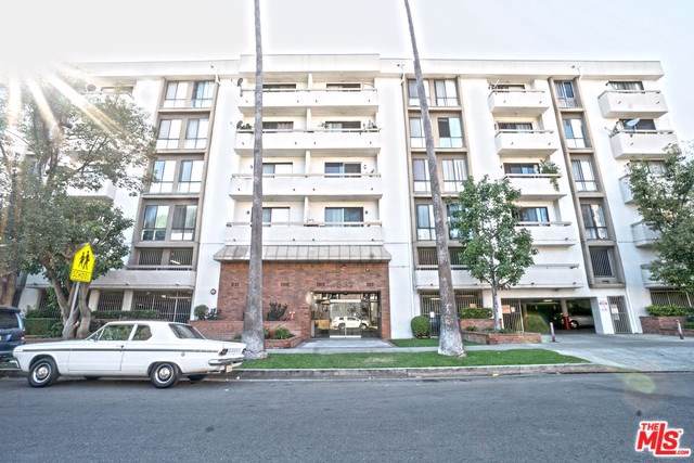 533 St Andrews Place - Photo 1