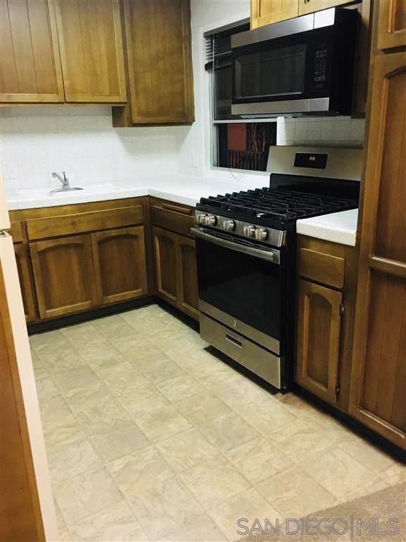 2807 Carleton St - Photo 1