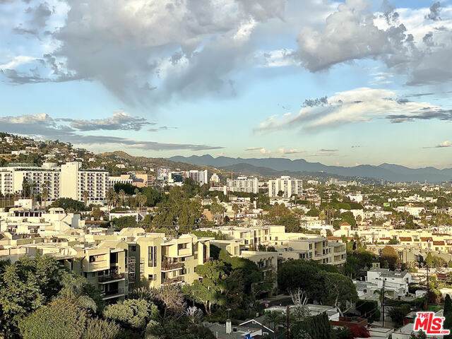 838 Doheny Drive - Photo 1