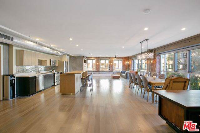 527 Molino Street - Photo 1