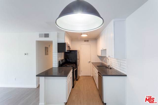1815 Morton Avenue - Photo 1
