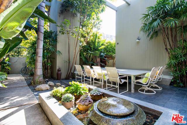 819 Dickson Street - Photo 1