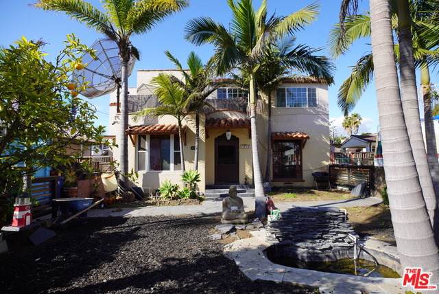 1015 Victoria Avenue - Photo 1