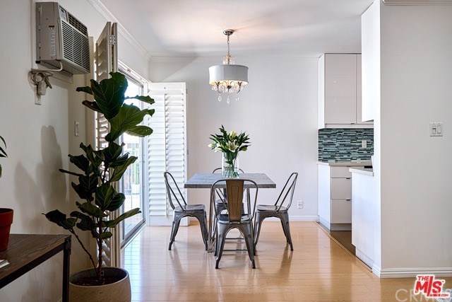 960 Larrabee Street - Photo 1