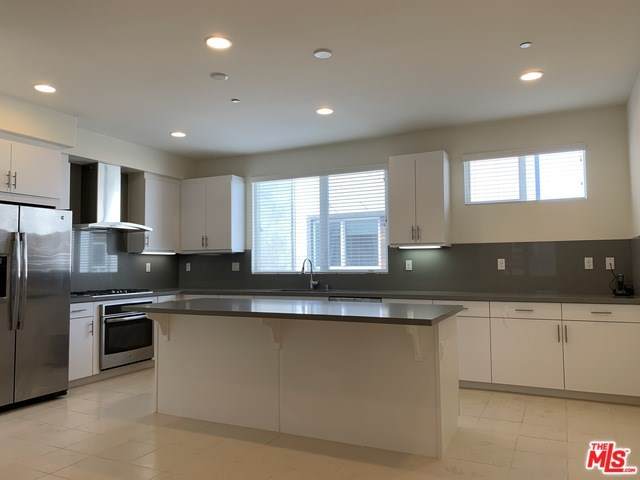 662 Gramercy Place - Photo 1