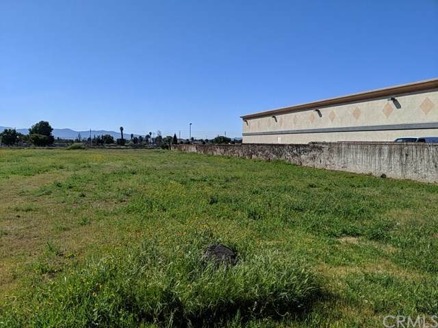747 Brooks Street - Photo 1