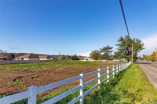 1085 Vineyard Drive - Photo 1