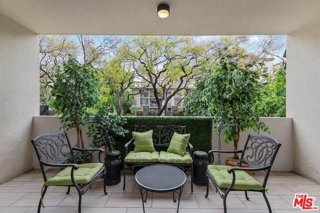 325 Oakhurst Drive - Photo 1